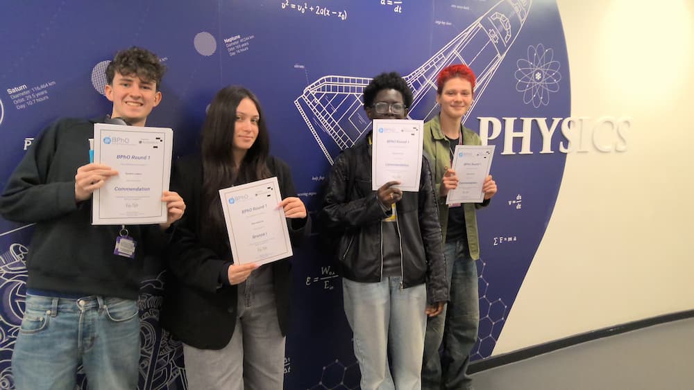 Alumni Talk and Olympiad Success Inspires Physics Students